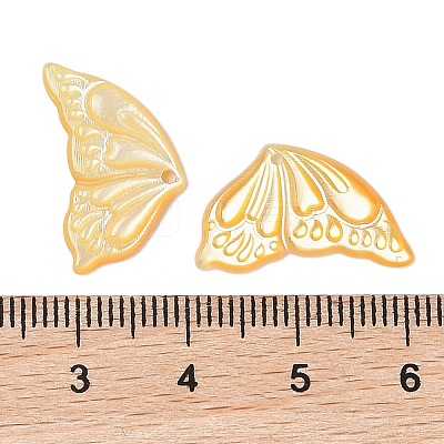 Natural Yellow Shell Carved Pendants SSHEL-C012-17-1