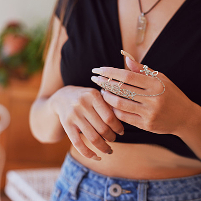 2Pcs 2 Colors Crystal Rhinestone Flower Full Finger Ring Hand Chain RJEW-AN0001-03-1