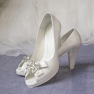 2 Pairs 2 Colors Glass Rhinestone Shoe Decorations AJEW-GO0001-88-1