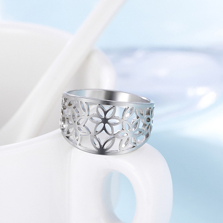 Flower Pattern Hollow Out 304 Stainless Steel Finger Rings FS-WGDCC5F-02-1